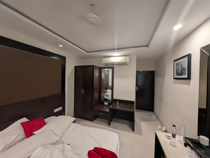 Hotel Cosmos Raj Plaza